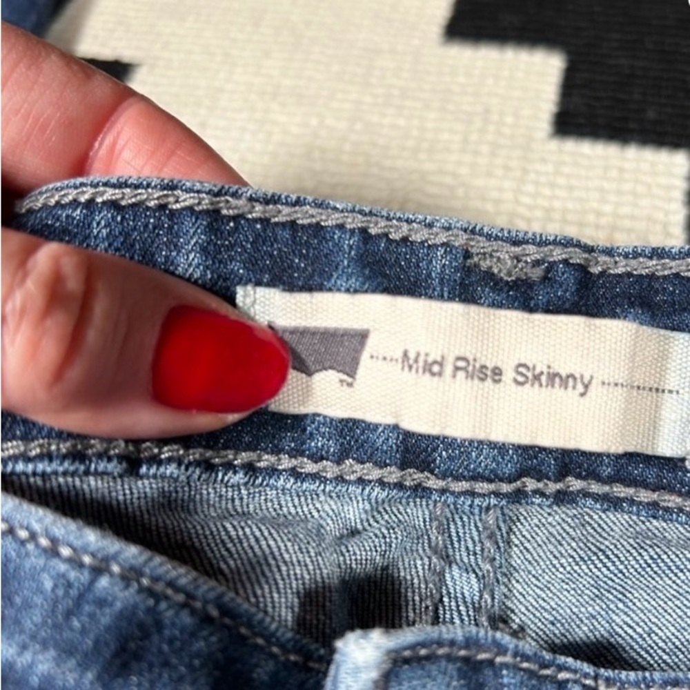 LEVIS, Mid Rise Skinny jeans!! - Picture 6 of 8